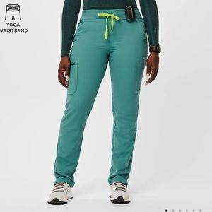 Cactus Yola™ Petite Skinny Scrub Pants 2.0